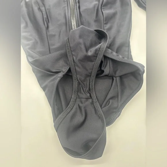 NWOT GIGI C Surf Bathing Suit One-Piece Swimsuit with Front Zip Black S - Picture 9 of 12